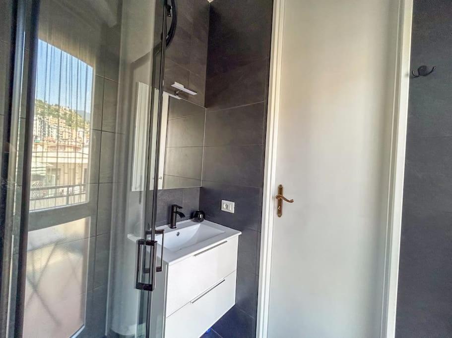 Modern - 18 Apartment